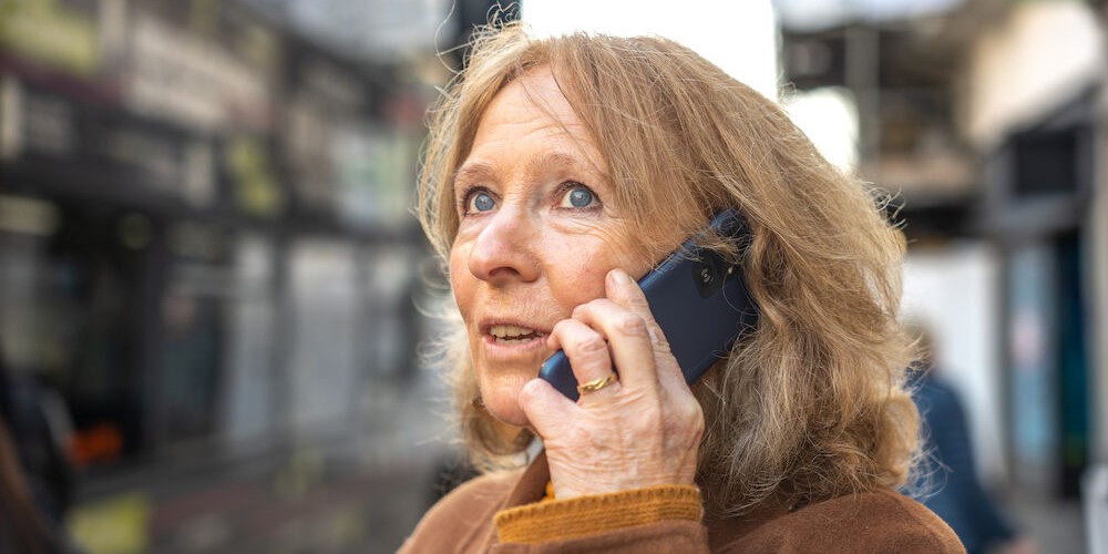 Nu er den første smartphone rettet mod seniorer på markedet
