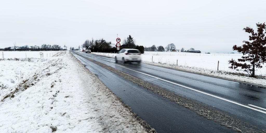 5 gode råd til at køre og passe på din bil, når vejene er forvandlet til skøjtebaner