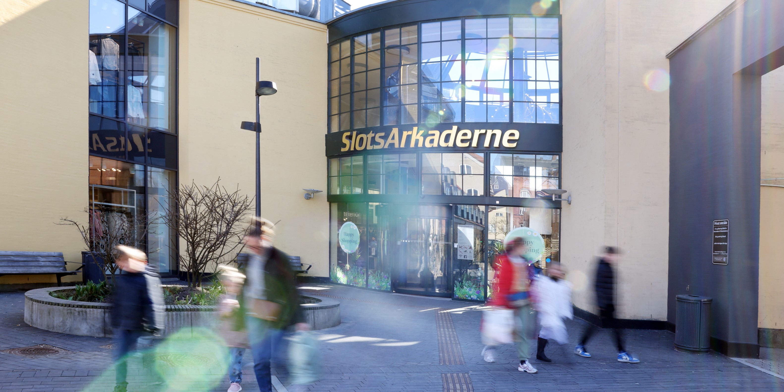Varmer op til åbningsfest: Her deler Magasin mere end 200 gavekort ud