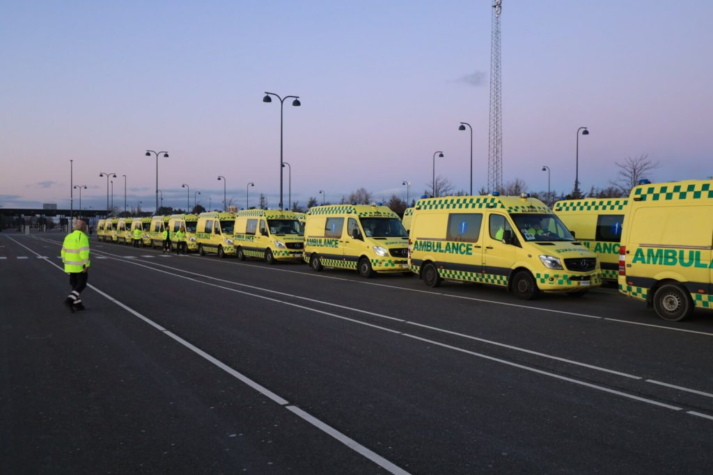 30 ambulancer på vej til Ukraine