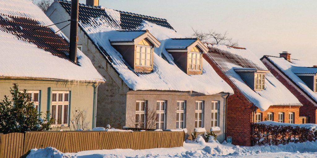Forsikringsselskab: Sådan sikrer du boligen alt efter, om det er tung sne eller fygesne