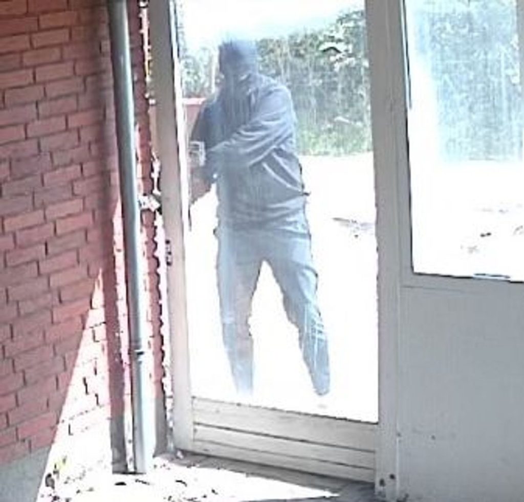 Genkender du denne man? Politiet efterforsker ildspåsættelse