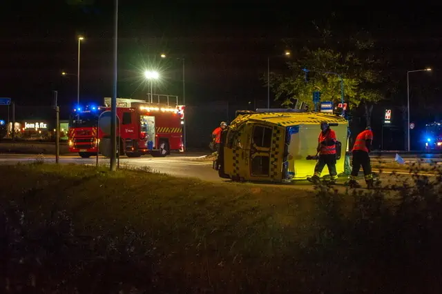 Brager ind i ambulance i voldsom ulykke