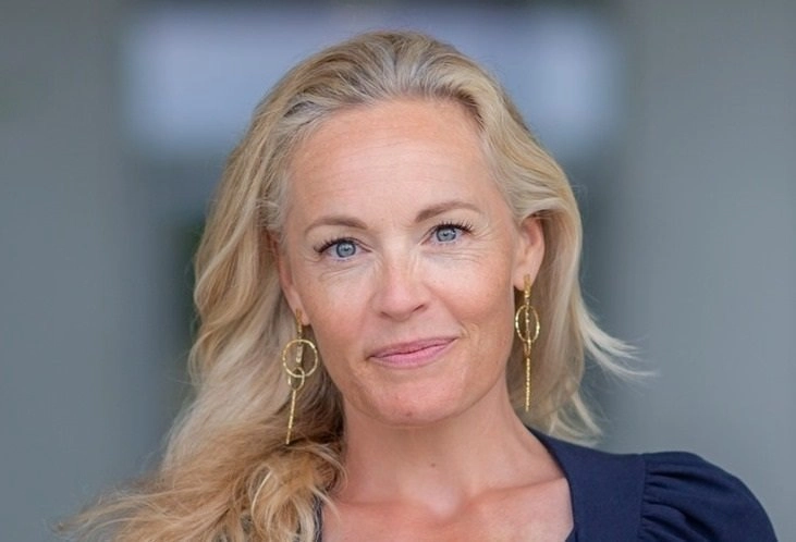 Folkekær TV-vært mødte Gud: Nu sælger hun masser af bøger i hele verden
