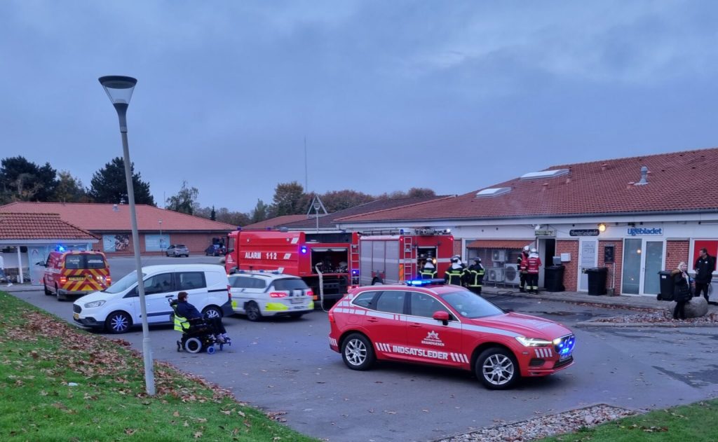 Spillehal i butikscenter står i flammer