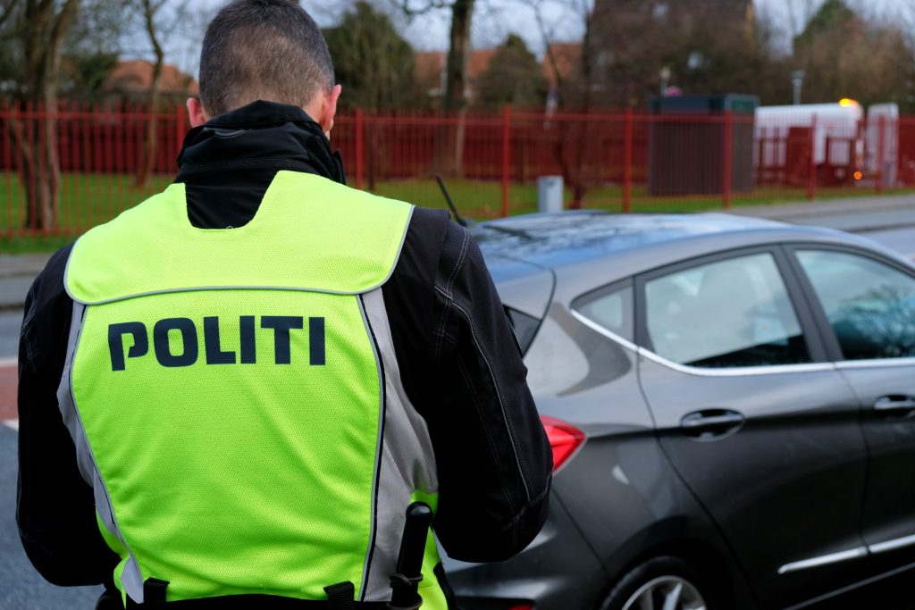Tilbageholdt af politiet: BMW knaldede sig til en bøde