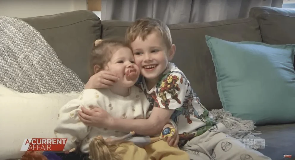 Da 4-årig dreng ser sin søsters tremmeseng brænde er gode råd dyre