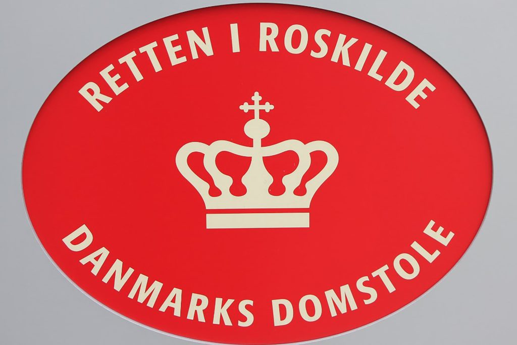 Stak en kniv gennem låret på samlever: Nu er han udvist
