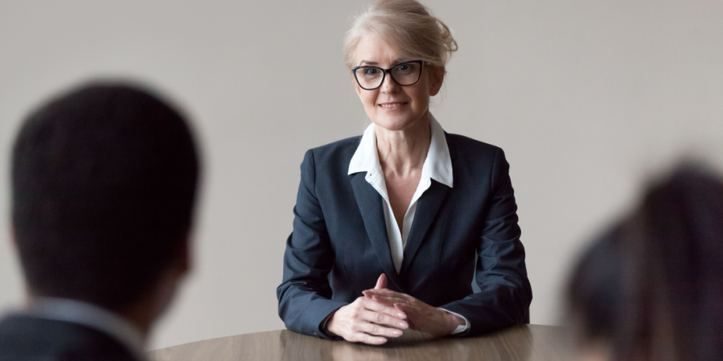 Arbejdssøgning som ældre: 13 tips til at flytte fokus fra din alder