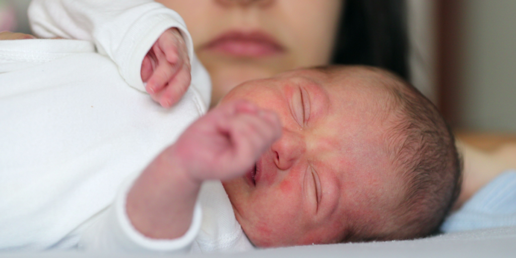Afleverede 7 måneder gammel baby i vuggestue: Kort tid efter havde forældrene en chokeret pædagog i røret