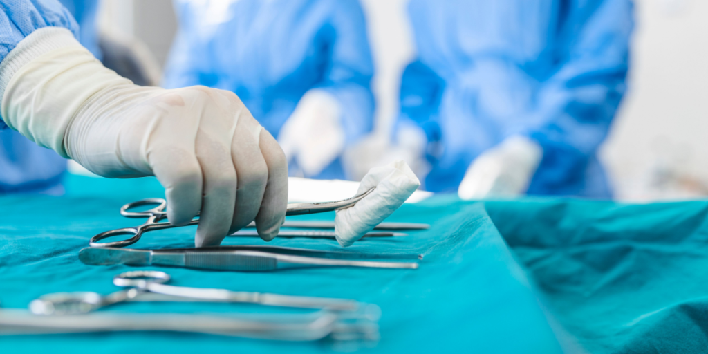 Far til to fik vasektomi ved en fejl, efter en simpel operation gik helt galt
