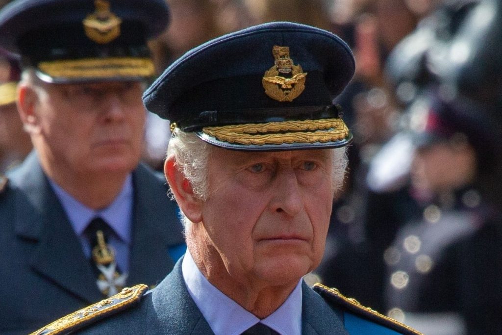 Allerede en måned efter indsættelse: Bekymring for Kong Charles d. III