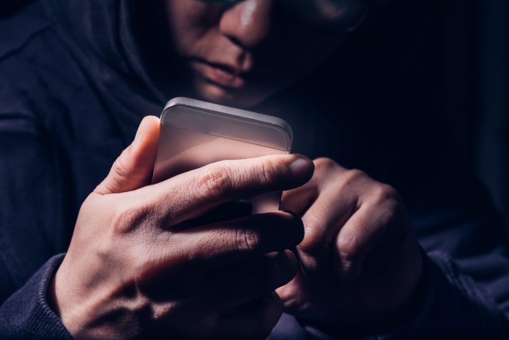 Din smartphone lytter: Sådan stopper du det