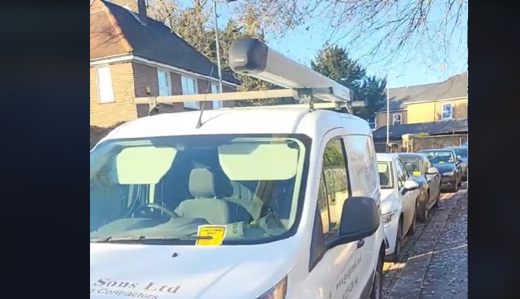 Bilister overser denne detaljer når de parkerer: Giver bøder i stribevis