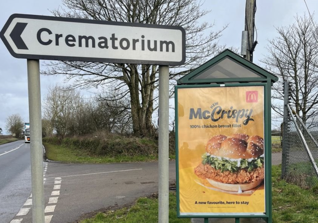 Uheldig placering: McDonald’s fjerner ‘usmagelig’ reklame