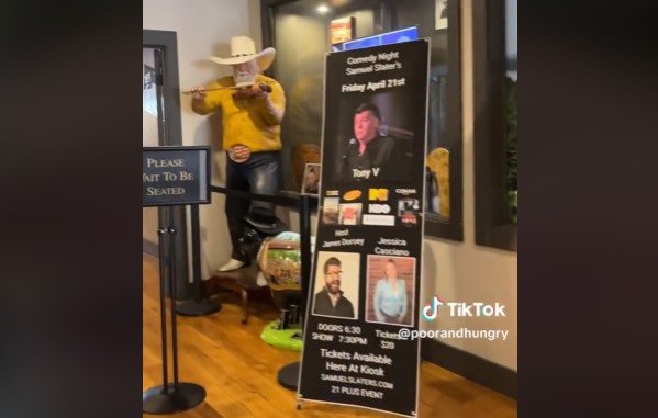 Veninder troede de skulle på fin restaurant: Får et chok da de ser hvor de skal spise