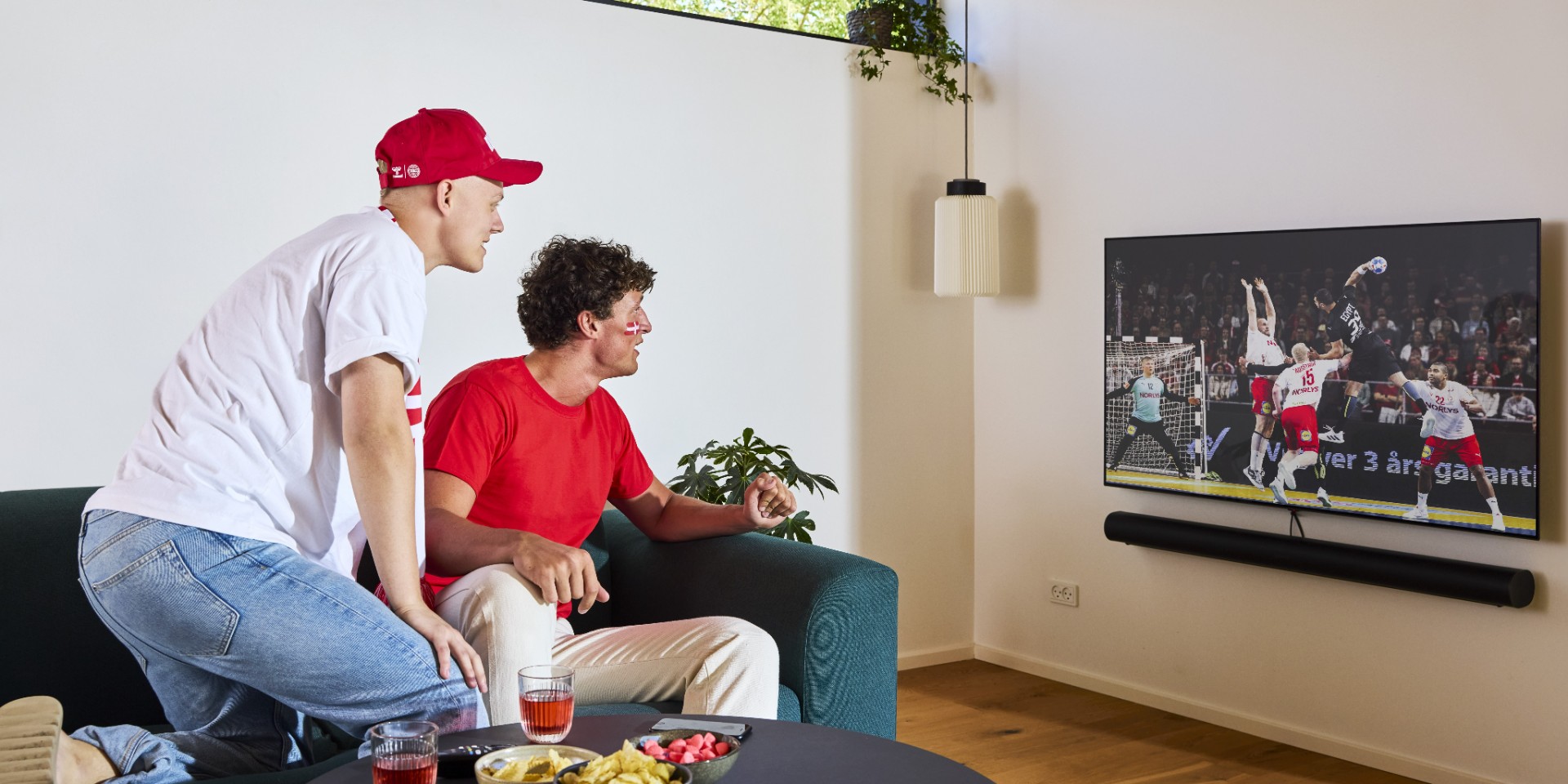 Begynd bare at juble: TV bliver 960 kroner billigere om året for disse danskere
