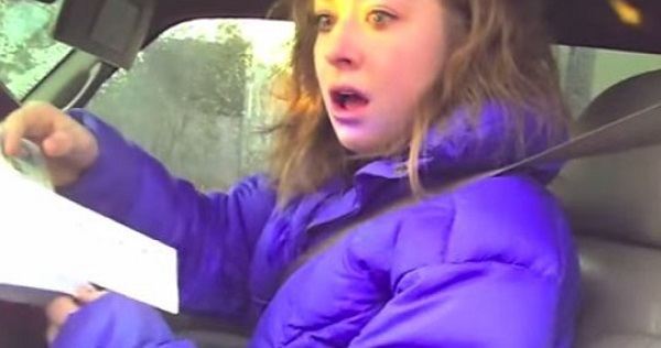 Audra blev stoppet af politiet: Hun fik to bøder og græd af glæde