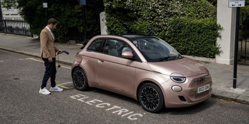 Den omvendte verden: Her betaler bilmærke dig for at købe deres biler