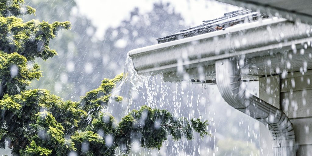 En halv måneds regn på vej: 8 råd til at boligejere til at gøre sig klar