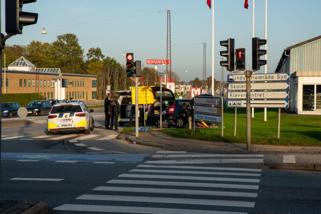 Blev stoppet efter vanvidskørsel: Forsøgte at tage betjents pistol