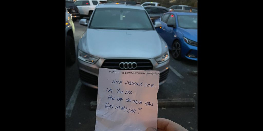 Chauffør på 130 kg efterlader rasende seddel til bilen, der er parkeret ved siden af: ”Hvordan skal jeg komme ind i min bil?”