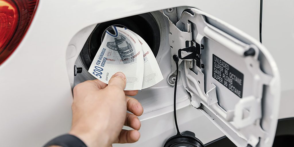 Olieprisen stiger: 5 simple tips kan spare dig hundredvis af kroner