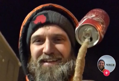 Sådan ser det ud, når du skænker en cola i 57-graders-frost