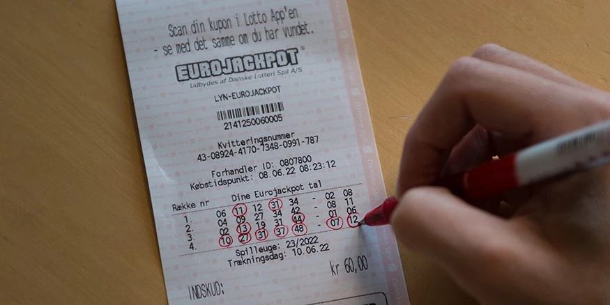 Vandt millioner i Eurojackpot – så inviterede han familien på alternativ middag