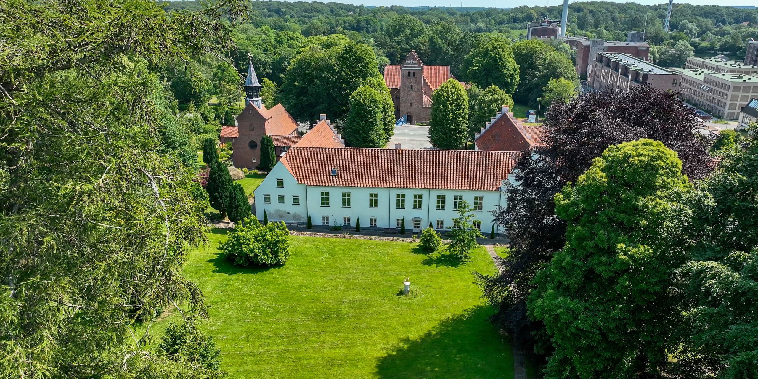 Helt eksklusivt: Hemmelig klosterpark åbnes for offentligheden resten af august