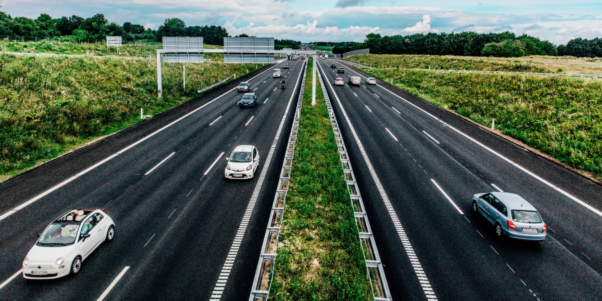 Ny undersøgelse: Disse to ting irriterer halvdelen af danske bilister i trafikken