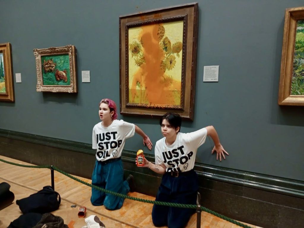 Klimaaktivister hælder tomatsuppe på Van Gogh-maleri