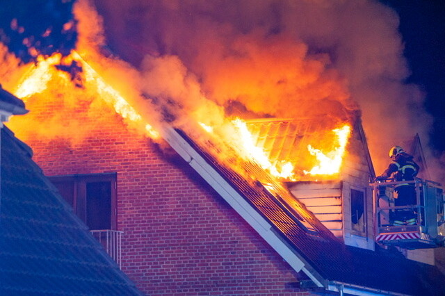 Voldsom brand i overtændt villa