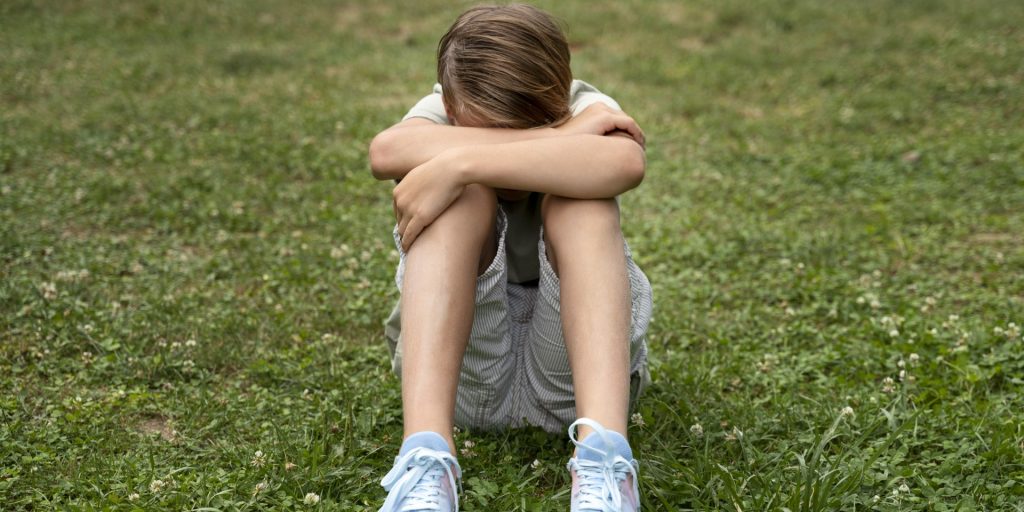 Tvunget i skole med sin overfaldsmand – 11-årig dreng voldtaget i frikvarter