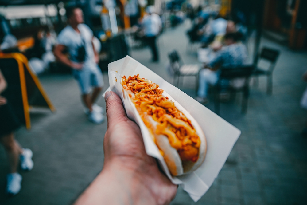 Kunde bestilte en hot-dog: Efter hun tog en bid, ringede hun straks til politiet