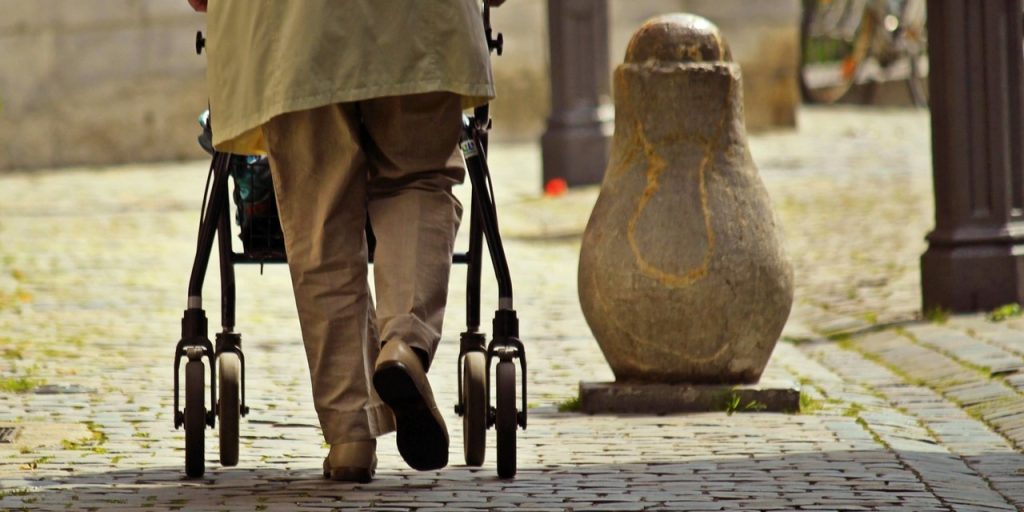 Hold dig gående som pensionist: Simple øvelser til at holde rollatoren fra døren