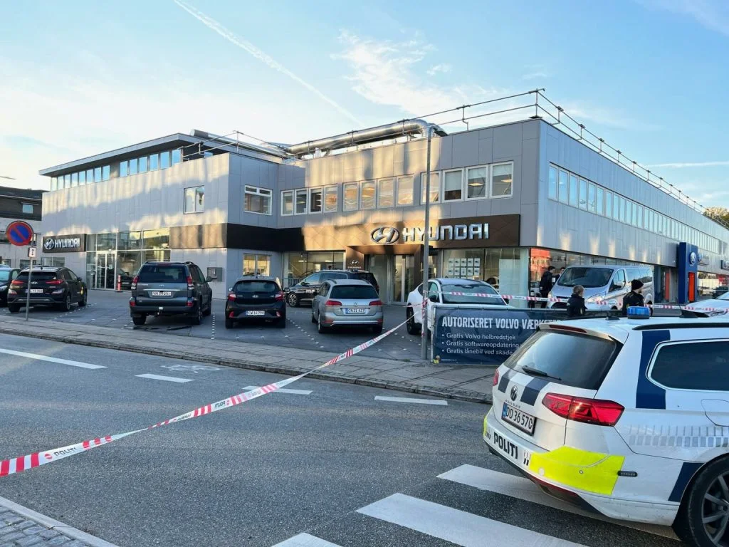 Mulig eksplosion: Politi og forsvar rykker talstærkt ud til adresse