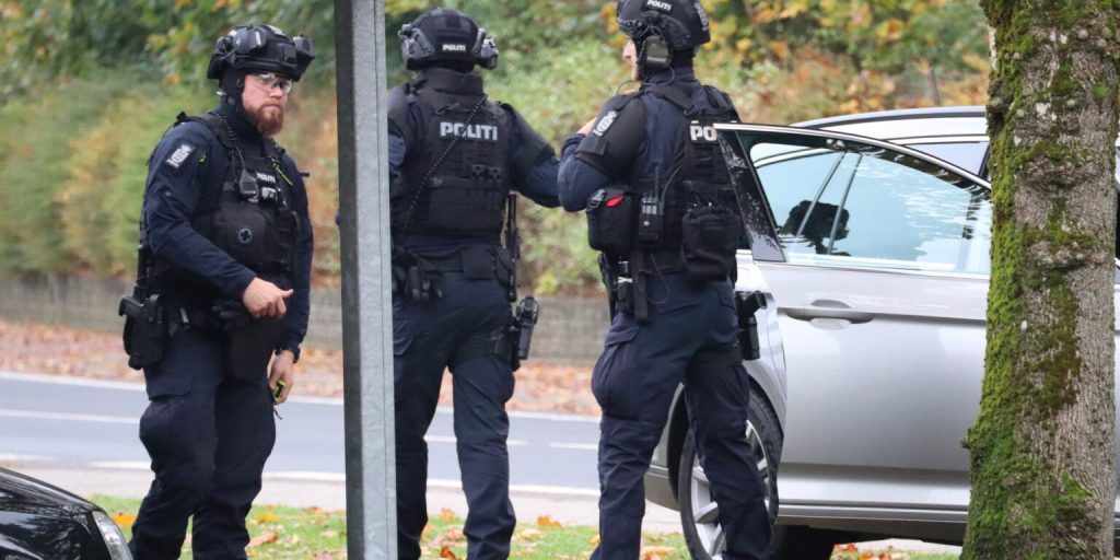 Stor politiaktion i Silkeborg: “Hold jer væk!”