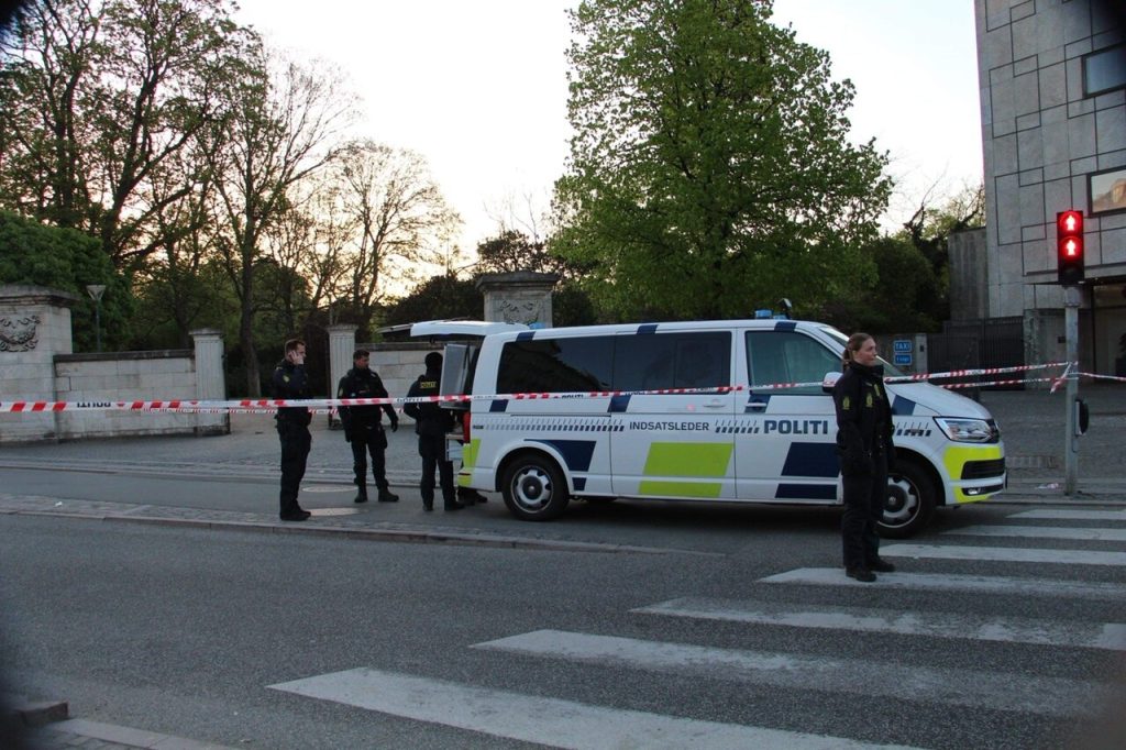 Ung mand stukket ned: Fik to stik i ryggen