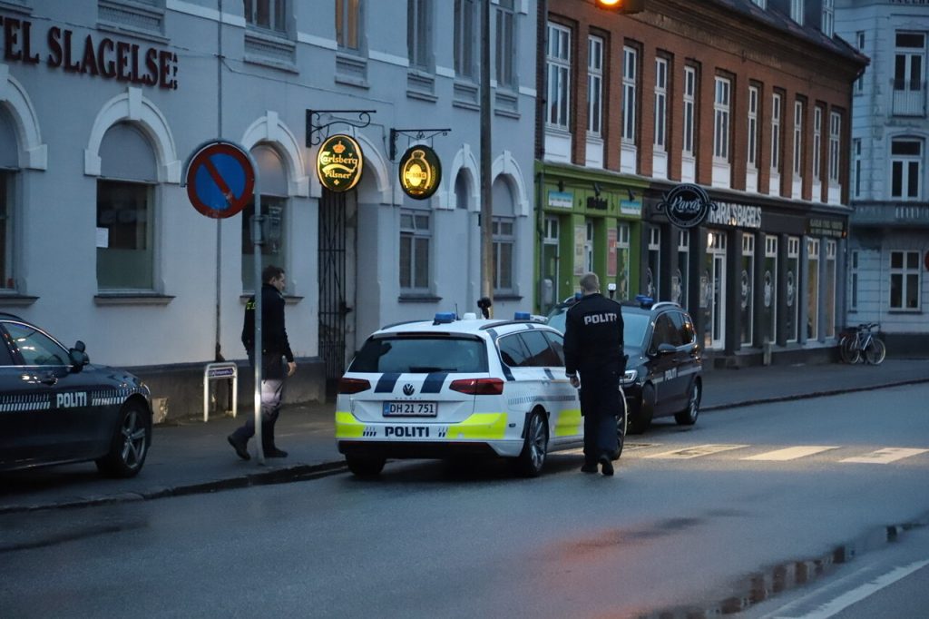 Politiet massivt til stede efter knivstikkeri i Slagelse