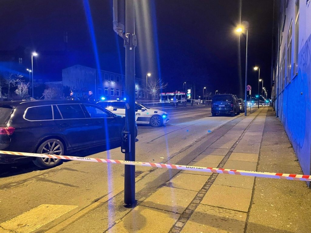 16-årig og 19-årig overfaldet og stukket med kniv flere gange