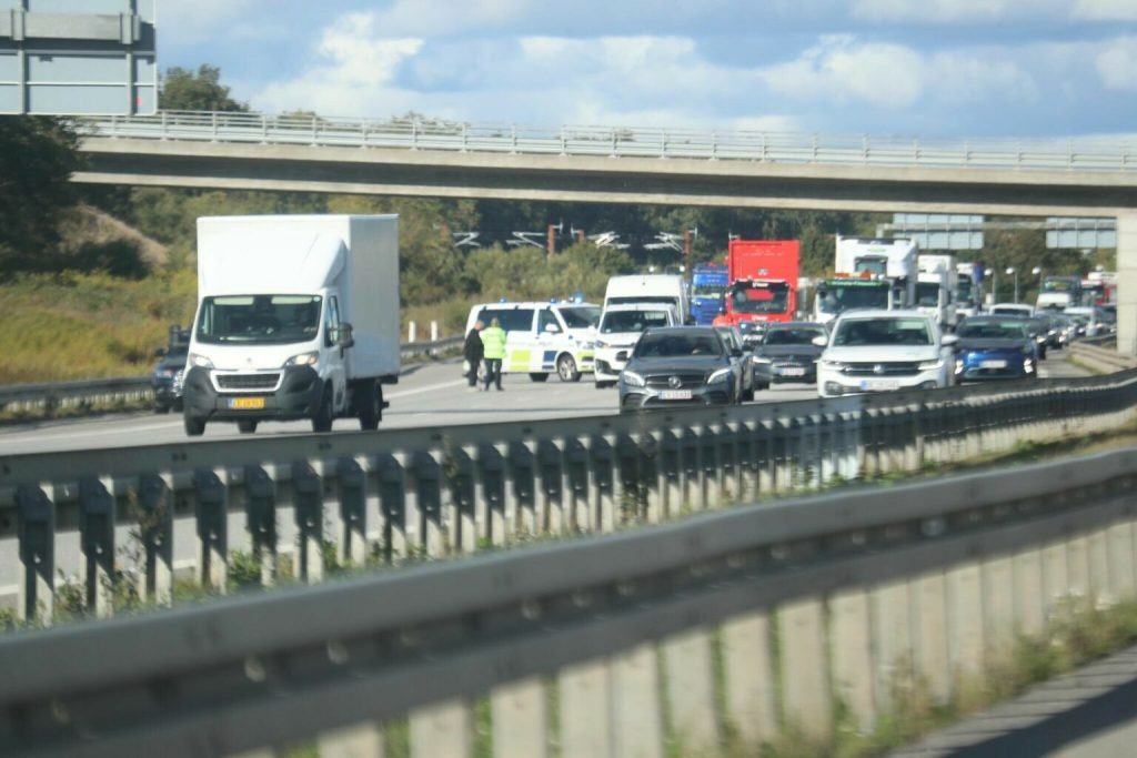 Tabte gods på motorvej: Nu er der gigantisk kø
