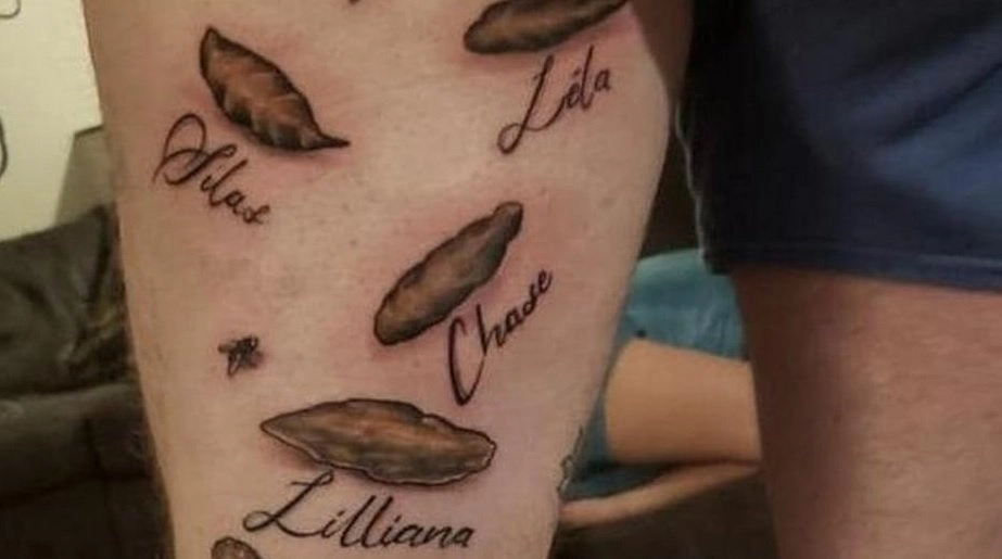 ‘Mine børn er små lorte’ – familiefar chokerer med tatovering