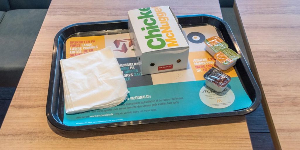 McDonalds i Danmark med stor ændring: Nu får du to færre i boksen