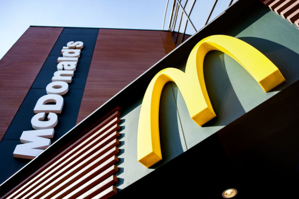 James blev smidt ud af McDonald’s på grund af sit tøjvalg