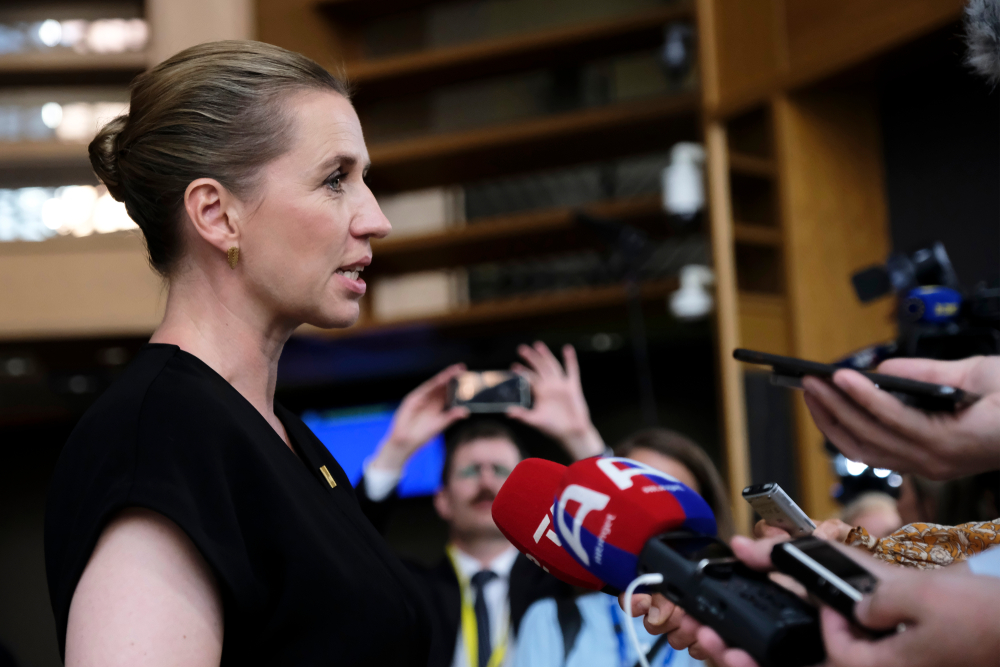 Mette Frederiksen udskyder valget