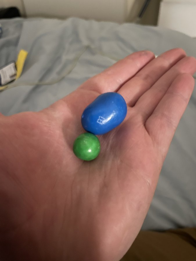 Mand påstår at have fundet verdens største M&Ms: Læs Guinness World Records hylemorsomme svar