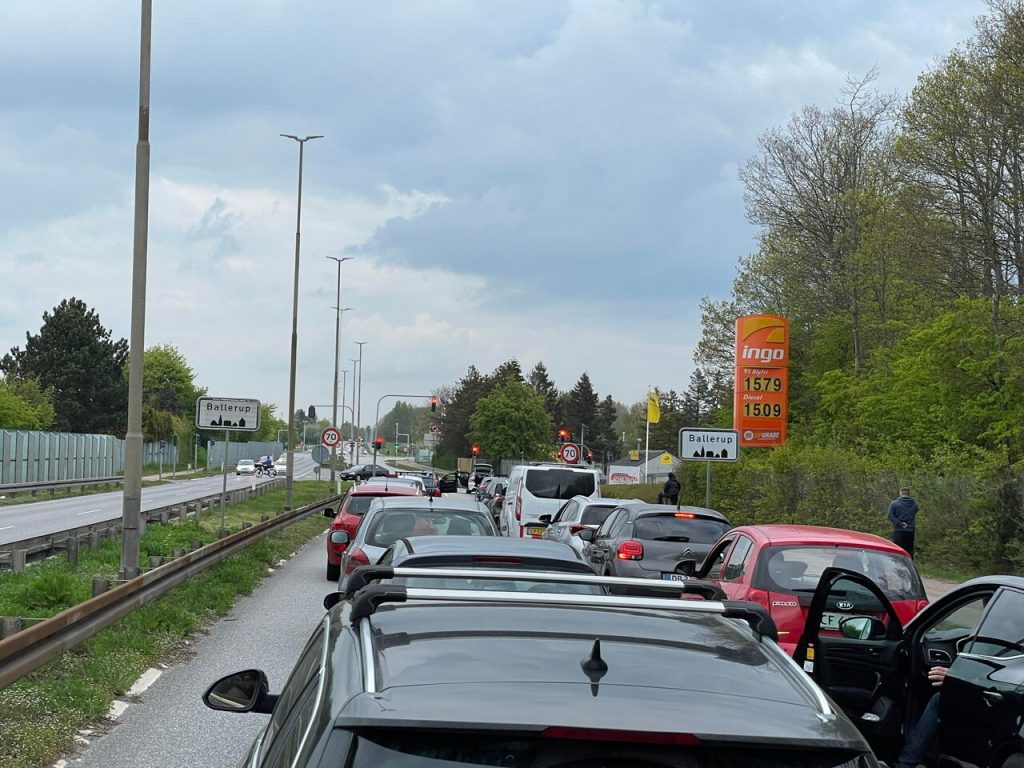 Motorvej spærret: Politiefterforskning i gang