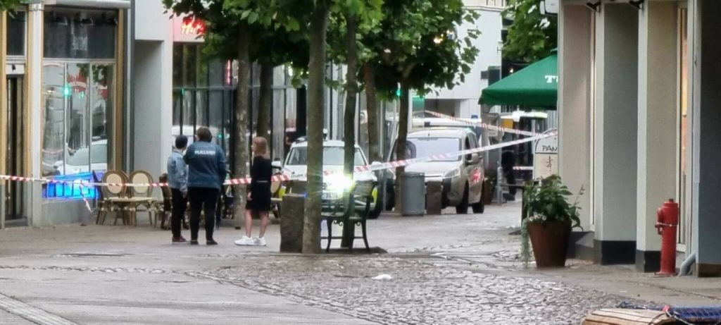 Stort drama på gågade: Mand kørt ned af varevogn