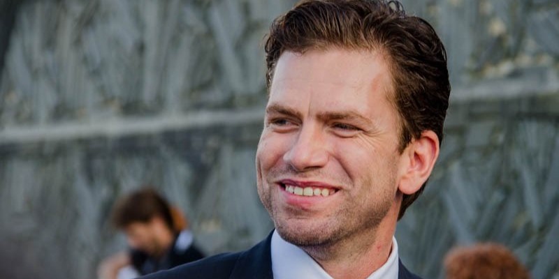 Er du bedre end Nikolaj Lie Kaas? Se stjernen blive testet i sine egne replikker